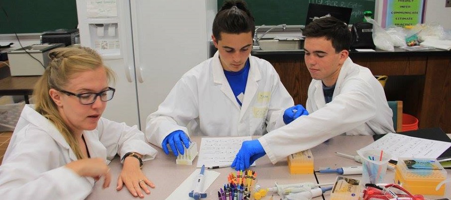 Students working in the Lab at the Environmental Study Center