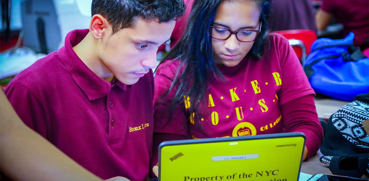 Students doing online research to find the right college